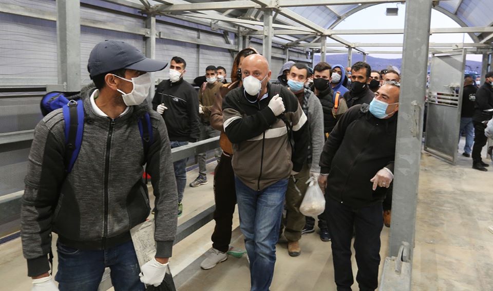 Palestinian workers enter Israel on the morning of May 3, 2020, through the Meitar Crossing south of Hebron (Shehab Facebook page, May 3, 2020).