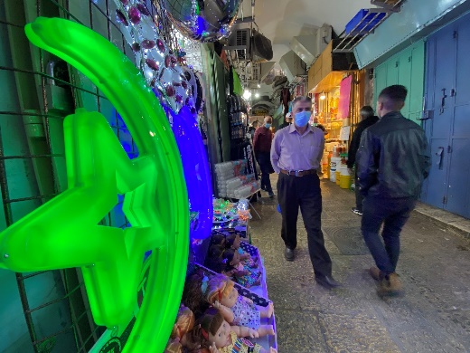 Only a few customers in the Muslim quarter of the Old City of Jerusalem (Wafa, April 28, 2020). 