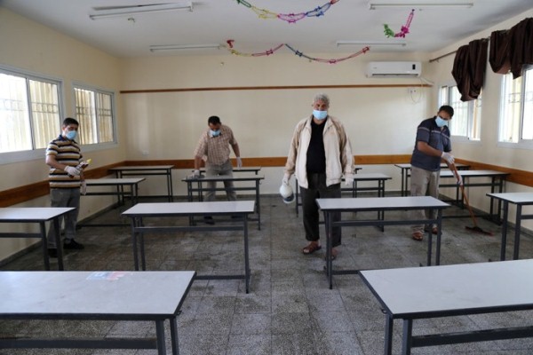 Disinfecting schools and exam rooms (Gazan ministry of education’s Twitter account, May 28, 2020). 