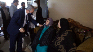 PA Prime Minister Muhammad Shtayyeh and Laila Ghannam, governor of the Ramallah district, pay a condolence call to the family of Fadi Qad (Wafa, May 30, 2020).