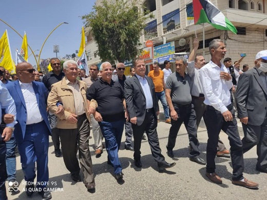 A demonstration in support of Mahmoud Abbas in Hebron. The demonstrators did not follow the social distancing guidelines or wear masks (Facebook page of the Hebron district governor, June 5, 2020).