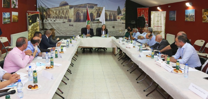 Azzam al-Shawwa, chairman of the Palestinian monetary authority, and Rula Maayah, Palestinian minister of tourism, meet in Bethlehem with representatives of the tourism industry (Facebook page of the Palestinian ministry of tourism, June 3, 2020).