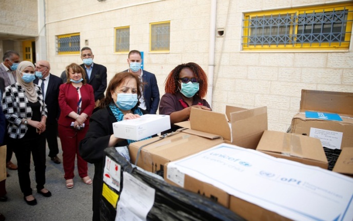 The Palestinian minister of health receives medical aid from UNICEF (Wafa, June 2, 2020). 