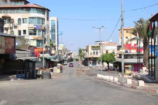 Full lockdown of the Tulkarm district as Eid al-Adha begins (Wafa, July 31, 2020).