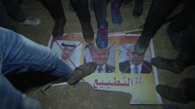 Exploiting the night harassments to condemn the UAE. The caption reads, "al-Qassem Units." According to a poster to the Paldf forum, the sign was created by the Night Harassment Units of the Democratic Front for the Liberation of Palestine (DFLP).( Right: Paldf, August 15, 2020; Left: Palinfo Twitter account, August 15, 2020).