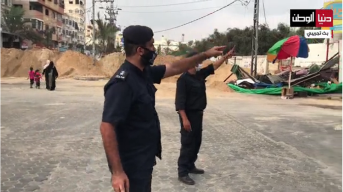 Earthworks on al-Nasr Street in Gaza City prevent the passage of vehicles between Gaza City and the northern Gaza Strip (Dunia al-Watan, September 4, 2020).