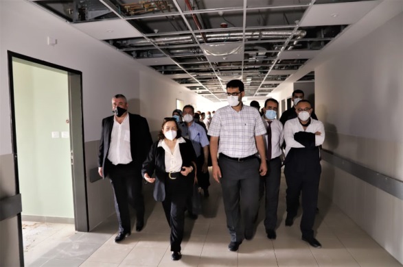 The delegation's visit to the Shifaa Hospital and the central laboratory. Third from the left is deputy minister of health in Gaza, Dr. Yusuf Abu al-Rish (Facebook page of the ministry of health in Ramallah, September 6, 2020).