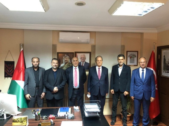 The Hamas and Fatah delegations at the talks in Turkey. No masks, no social distancing (Twitter account of Muneir al-Jaghoub, head of the media office of Fatah's bureau of mobilization and organization, September 24, 2020).