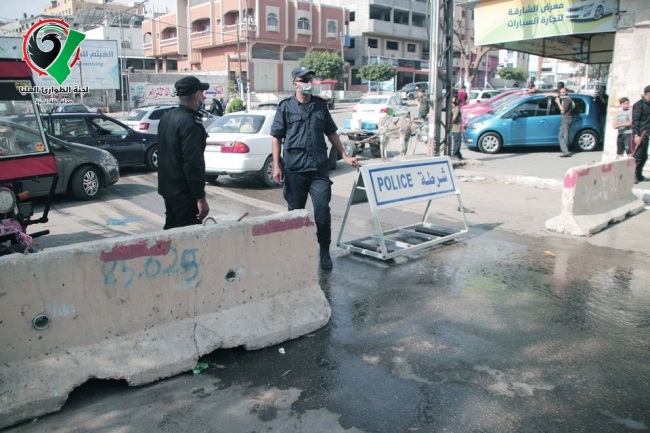 אכיפת הסגר והעוצר בשכונת אלשיח' רצ'ואן בעזה 
(דף הפייסבוק של ועדת החירום העליונה במחוז עזה, 24 באוקטובר 2020)
