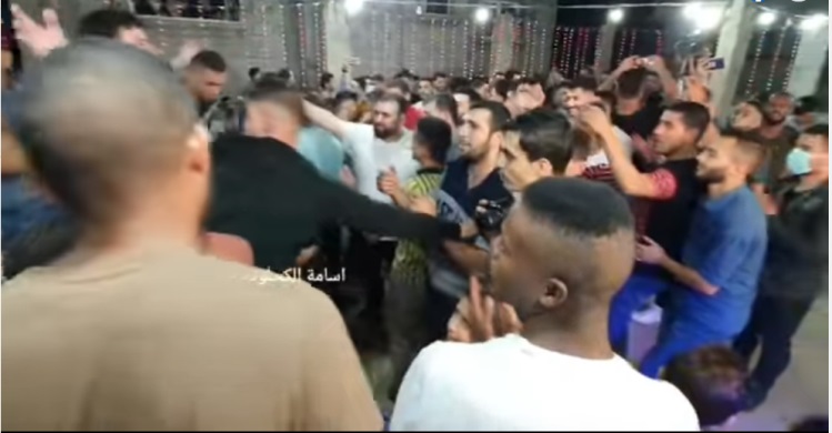 Mass violations of ministry of health preventive measures, Right: A wedding in a refugee camp in the central Gaza Strip (Facebook page of photojournalist Usama al-Kahlut, October 28, 2020).