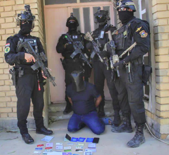 Fighters of the Counterterrorism Unit after detaining the senior ISIS official at Baghdad Airport (Twitter account of the spokesman of the Iraqi Armed Forces, November 23, 2020)