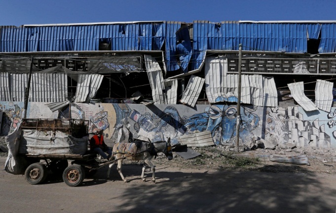 The Pepsi-Cola factory after the attack (Twitter account of photojournalist Ashraf Abu Amra, December 26, 2020).