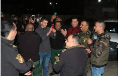 Abdallah al-Suidani has his picture taken with operatives of the security forces in Salfit (website of Palestine, the Future, December 27, 2020).