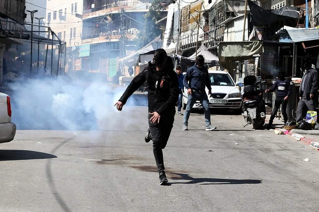 Riots in Hebron during a rally marking the 27th anniversary of the massacre int the Cave of the Patriarchs (Palinfo Twitter account, February 27, 2021).