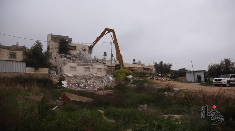 Razing the house of the Abu Riyala family in Issawiya (Palestinian TV Facebook page, March 1, 2021). 