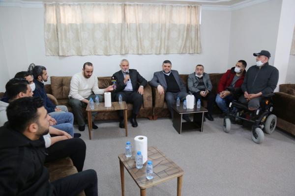 Isma'il Haniyeh visits wounded Palestinians hospitalized in Turkey (Hamas website in Arabic, March 13, 2021). 