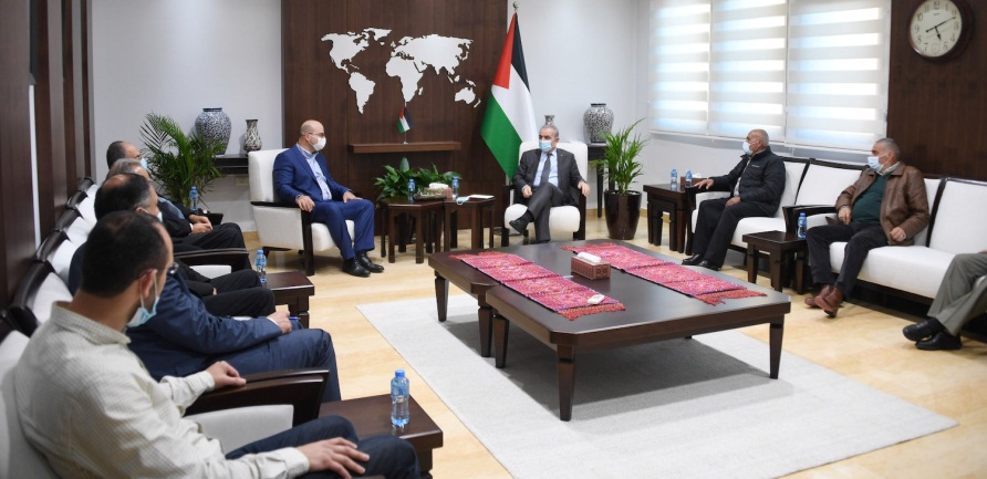 Muhammad Shtayyeh meets with a delegation of Sheikh Jarrah residents (Wafa, March 18, 2021).