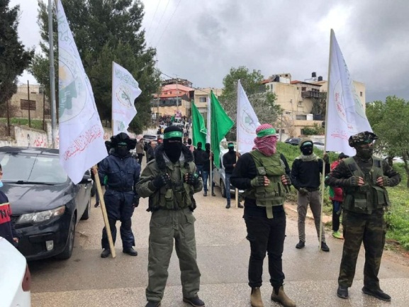 Hamas and Hamas military-terrorist wing flags were carried at the funeral held for Omar al-Barghouti (Sama News and the QudsN website, March 26, 2021).