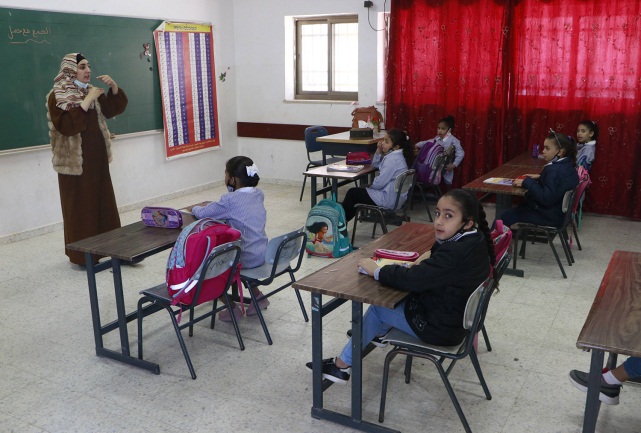 Elementary school students return to their studies in the PA (Wafa, April 11, 2021).