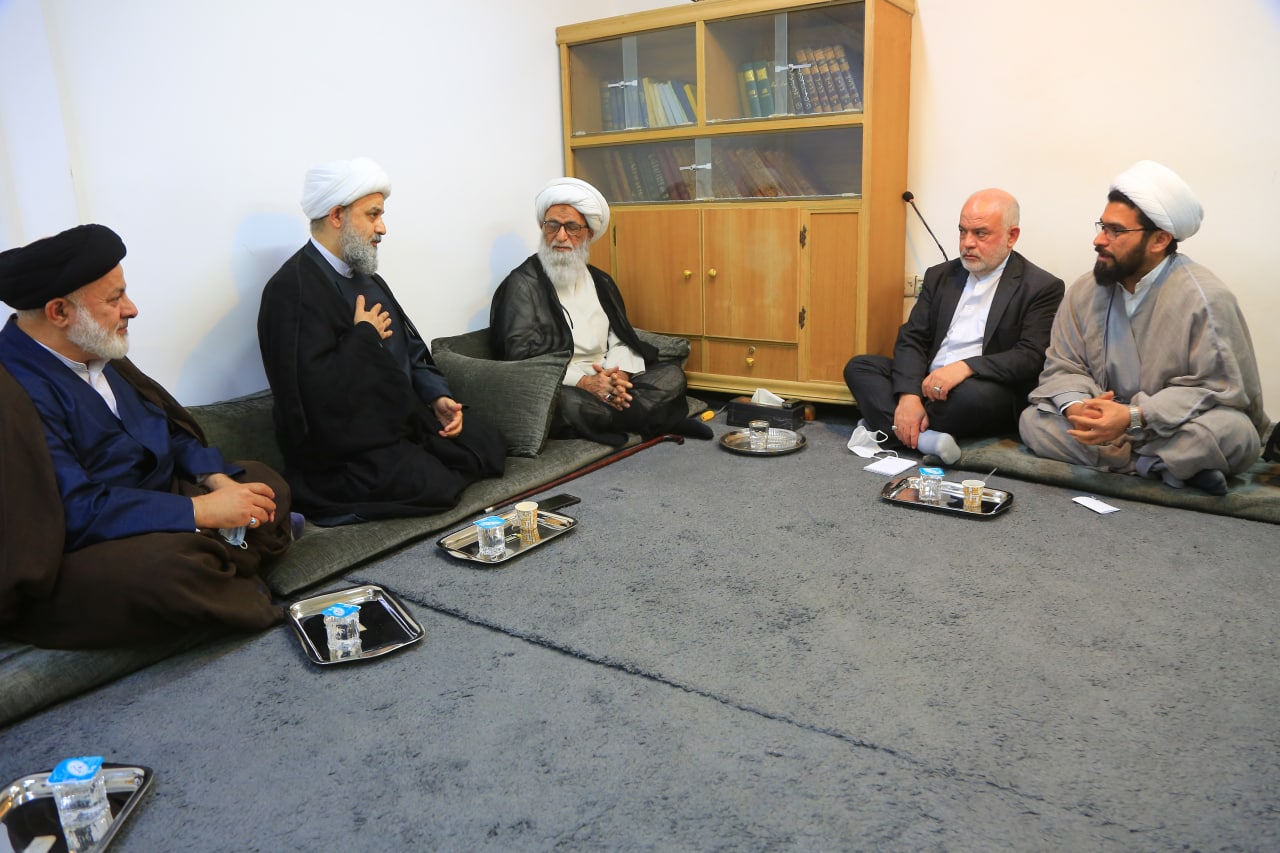 The secretary general of the World Forum for Proximity of Islamic Schools of Thought (second on the left) in a meeting with senior Iraqi Shia clerics and the Iranian ambassador to Baghdad. Source: the website of the Forum, April 8