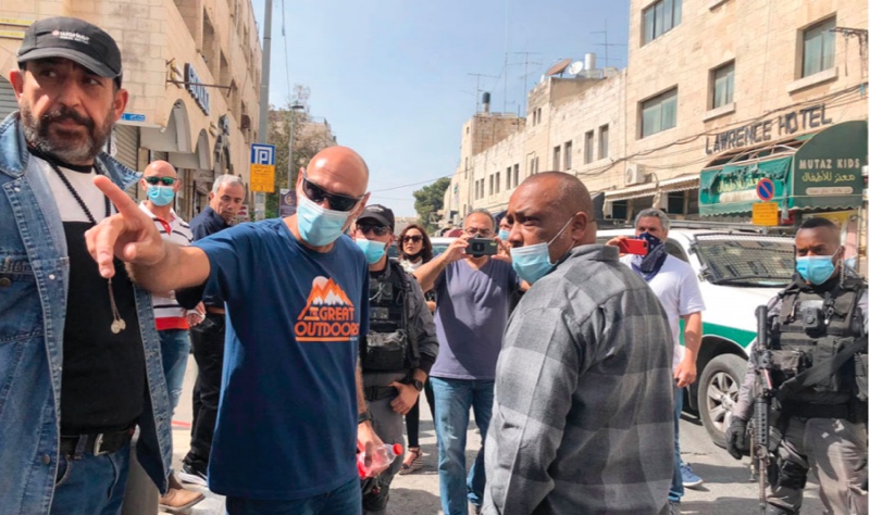 The police disperse a crowd of election supporters in east Jerusalem (al-Hayat al-Jadeeda, April 18, 2021).