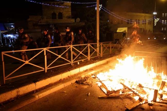 Violent clashes in East Jerusalem on the evening of May 8 (QUDSN Facebook page, May 9, 2021)