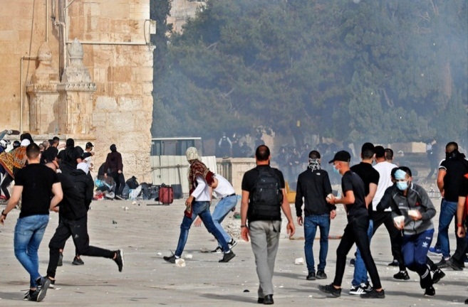 Clashes with Israeli security forces on the Temple Mount (PALINFO's Twitter account, QUDSN Facebook Page, May 10, 2021) 