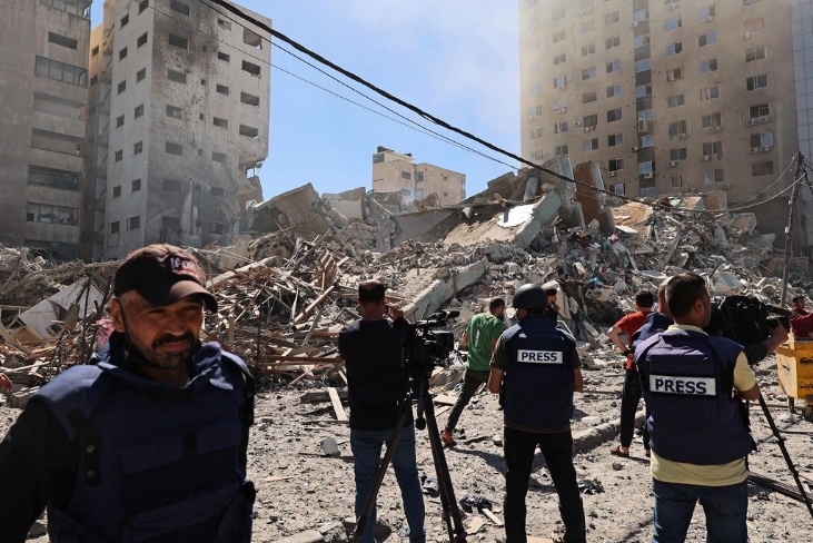 The rubble of the al-Jalaa Building (Palinfo Twitter account, May 15, 2021).