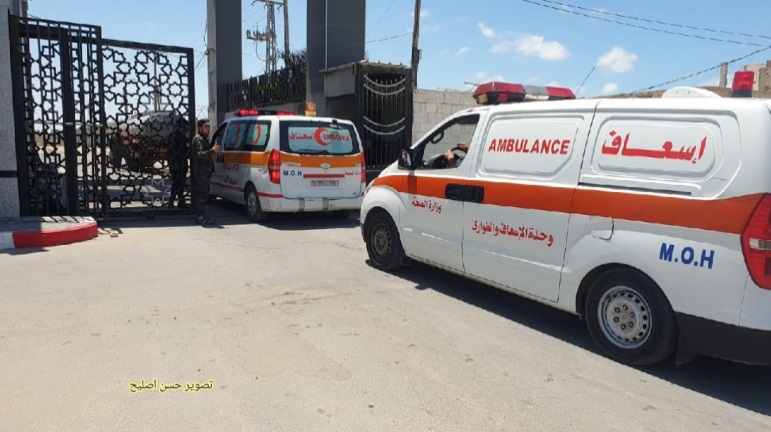 The first group of wounded Gazans exits the Gaza Strip en route to medical treatment in Egypt (Twitter account of journalist Hassan Aslih, May 17, 2021).