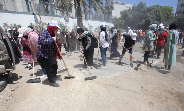 Cleaning the streets and removing rubble (Wafa, May 26 and 29, 2021).