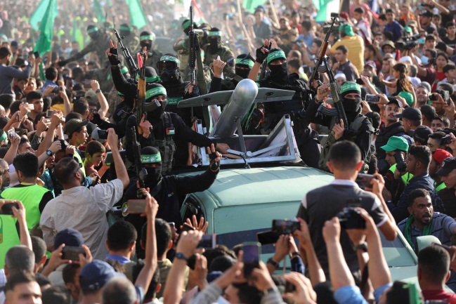 Hamas rally in Beit Lahia in the northern Gaza Strip, attended by Yahya al-Sinwar (Twitter account of photojournalist Ashraf Abu Amra, May 30, 2021).