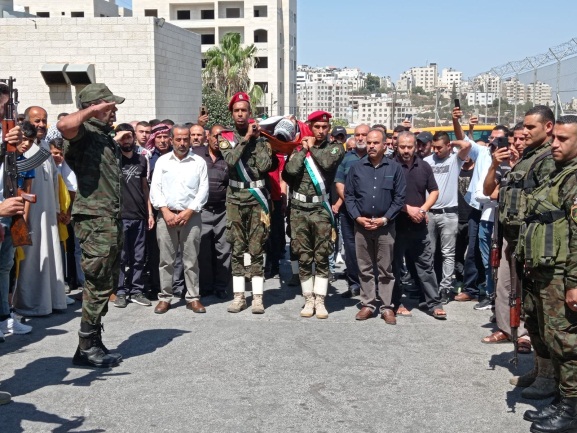 Military-style ceremony at the Rafidia hospital in Nablus begins the funeral (Facebook page of the Fatah branch in Nablus, August 4, 2021). 