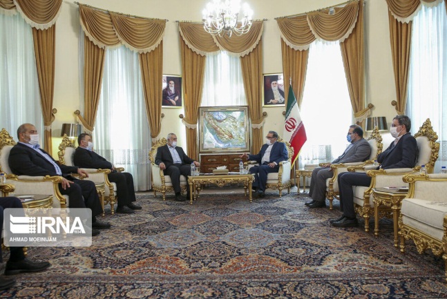 Isma'il Haniyeh and the Hamas delegation meet with Ali Shamkhani, secretary of Iran's Supreme Council for National Security (IRNA in Arabic, August 8, 2018).