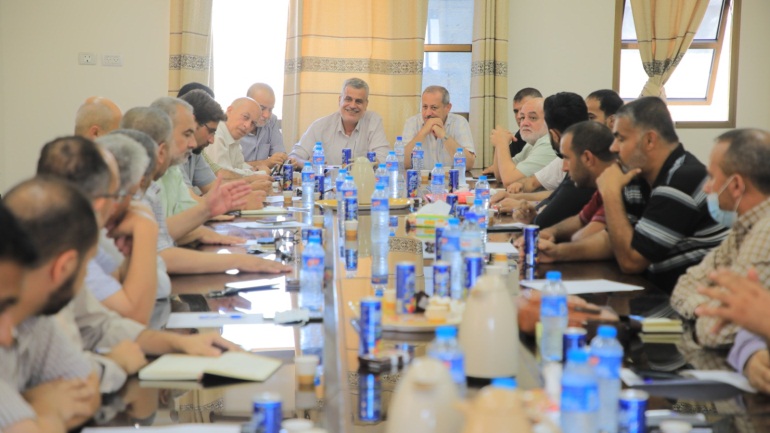 Representatives of the Palestinian terrorist organizations meet to plan the continuation of the "protests" (Twitter account of journalist Hassan Aslih, August 23, 2021).