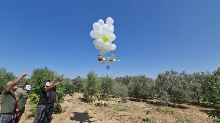 Balloons carrying a warning for Israel (Twitter account of journalist Hassan Aslih, September 4, 2021).