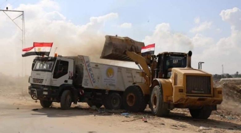 Egyptians rebuilding roads in the Gaza Strip (Safa Facebook page, September 23, 2021).