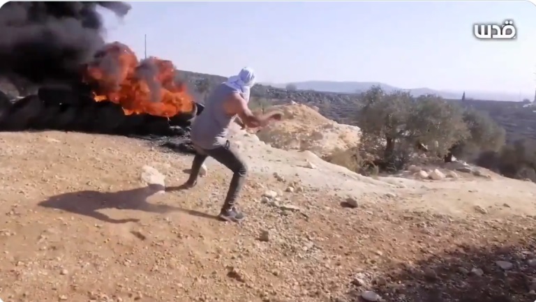 Palestinians riot near the Eviatar outpost, south of Nablus (QudsN Twitter account, October 8, 2021).