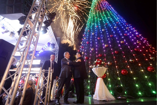 Muhammad Shtayyeh at the tree lighting ceremony in front of the Church of the Nativity in Bethlehem (Muhammad Shtayyeh's Facebook page, December 4, 2021). 