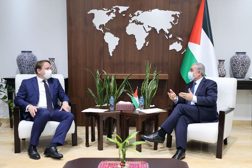  Muhammad Shtayyeh meets with Olivér Várhelyi (Muhammad Shtayyeh's Facebook page, March 24, 2022).