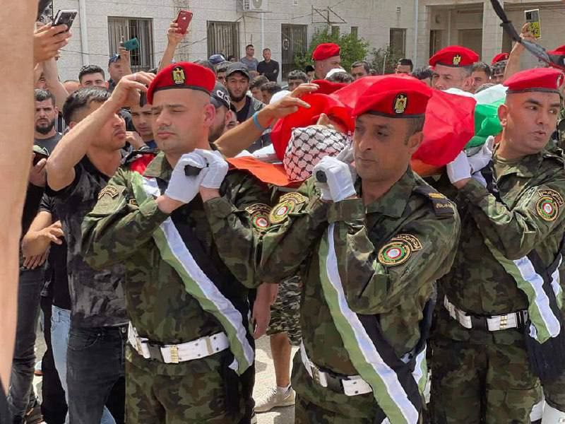 The military-style funeral held for Yahya Adwan in Azun (Shehab Twitter account, April 30, 2022)