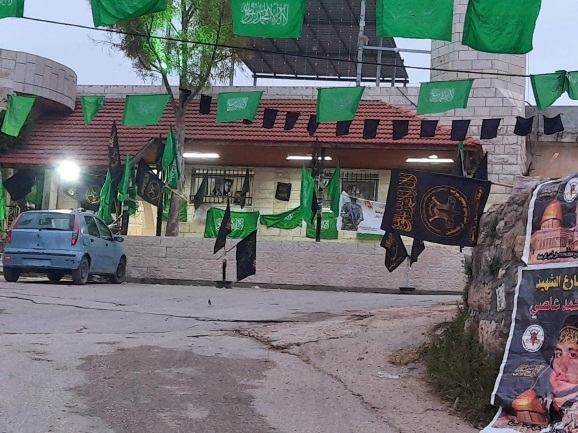 Hamas and PIJ flags in the village northwest of Ramallah (Paldf Twitter account, May 2, 2022)