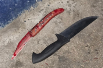 The knives used by the Palestinian (Israel Police Force spokesman's unit, May 8, 2022).