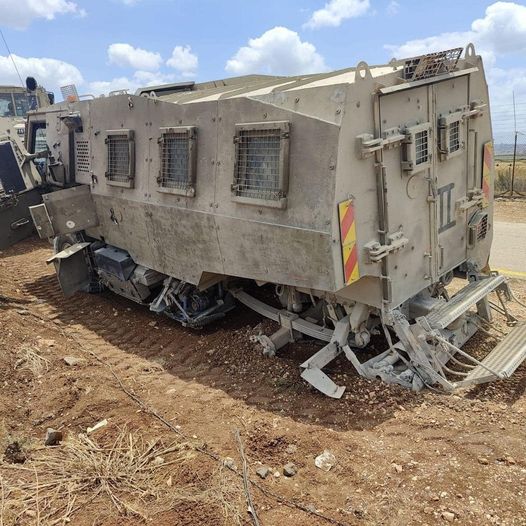 הנזקים שנגרמו לכלי הרכב הממוגן מסוג "פנתר" בעקבות מטען (דף הפייסבוק QUDSN, 19 ביוני 2023)