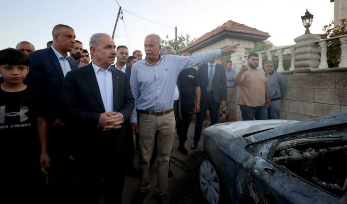 Muhammad Shtayyeh visits Turmus Aya (PA prime minister's office Facebook page, June 21, 2023). 