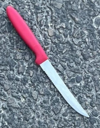 The knife found in the possession of the young Palestinian who went to the Shuafat Crossing (Israel Police Force Spokeman's unit, June 28, 2023)