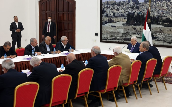 Mahmoud Abbas chairs the Palestinian leadership emergency meeting in the Muqata'a in Ramallah (Wafa, July 3, 2023).