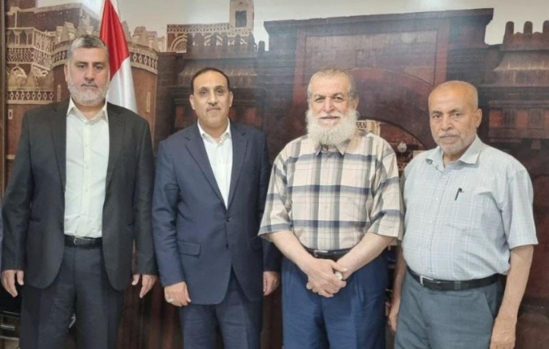 The PIJ delegation and the Yemeni ambassador to Damascus. Left to right: Ahmed al-Mudallal, the Yemeni ambassador, Nafez Azzam and Fathi Hajazi (Paltoday, June 30, 2023).