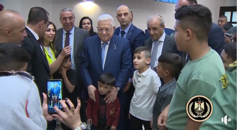 Mahmoud Abbas has his picture taken with the children of Palestinian prisoners (Mahmoud Abbas' Facebook page and the Wafa Facebook page, July 1, 2023).