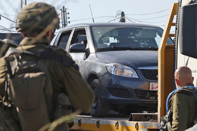 Removing the terrorists' vehicle (Shehab Twitter account, July 24, 2023).