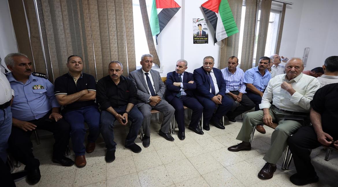 Muhammad Shtayyeh pays a condolence call in Sebastia (Wafa, July 22, 2023).